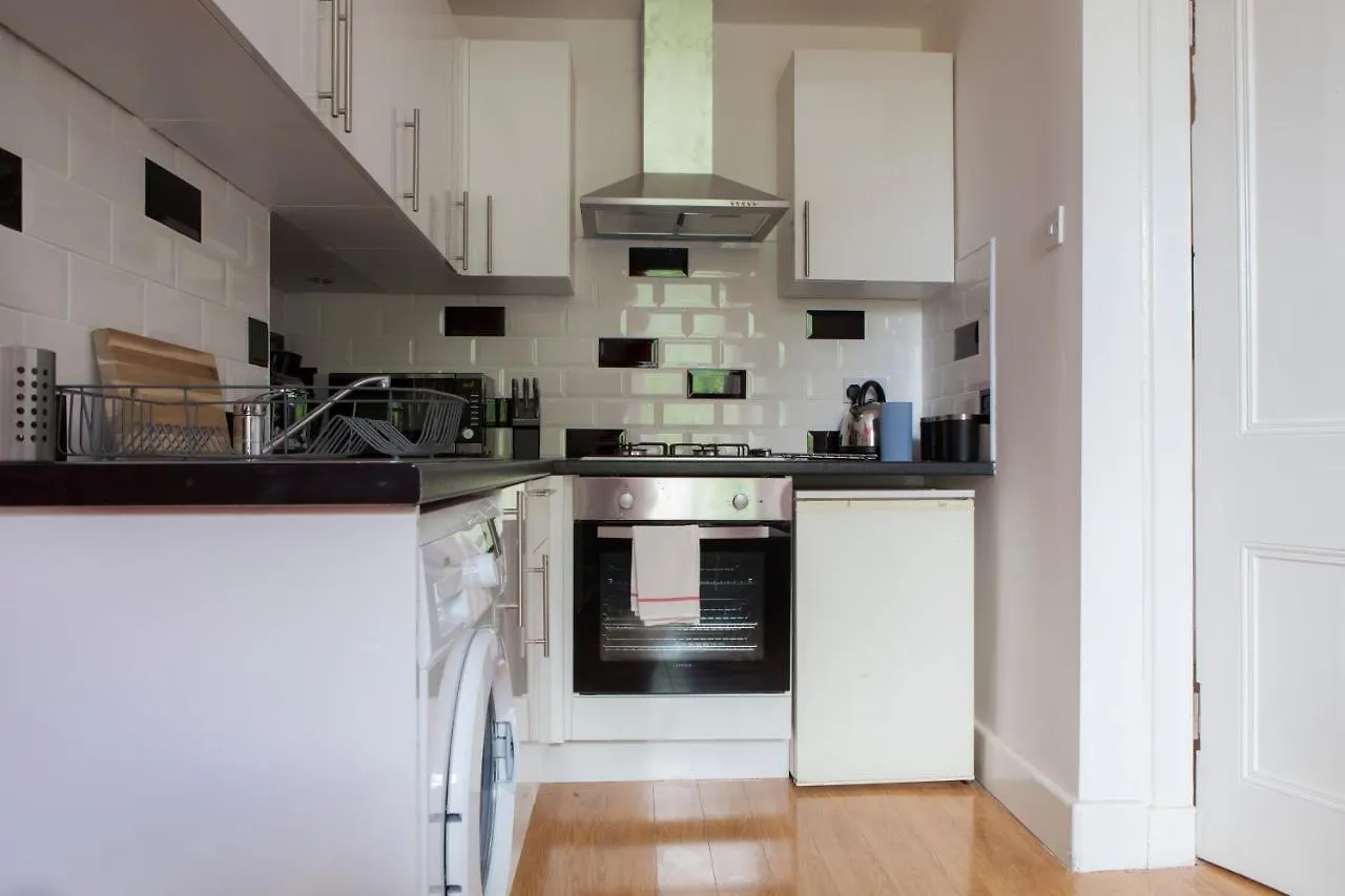My Meadows, City Centre Apartment, Sunny&Spacious Edynburg